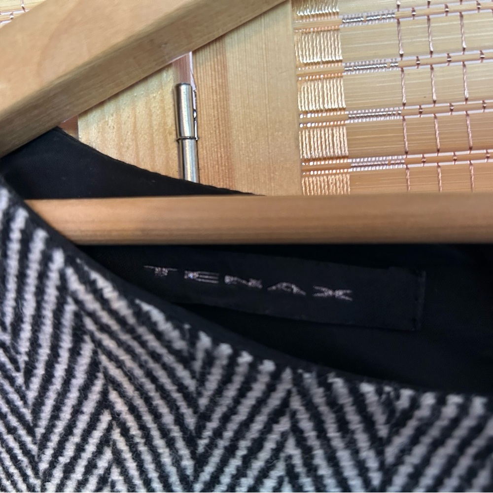 Tailored herringbone wool dress - Picture 4 of 6